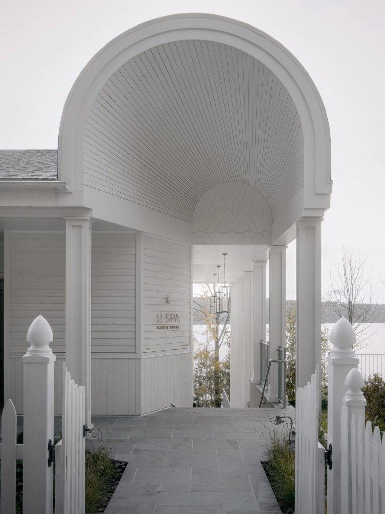 Le Spa Manoir Hovey by LAMAS. Photography by Félix Michaud.